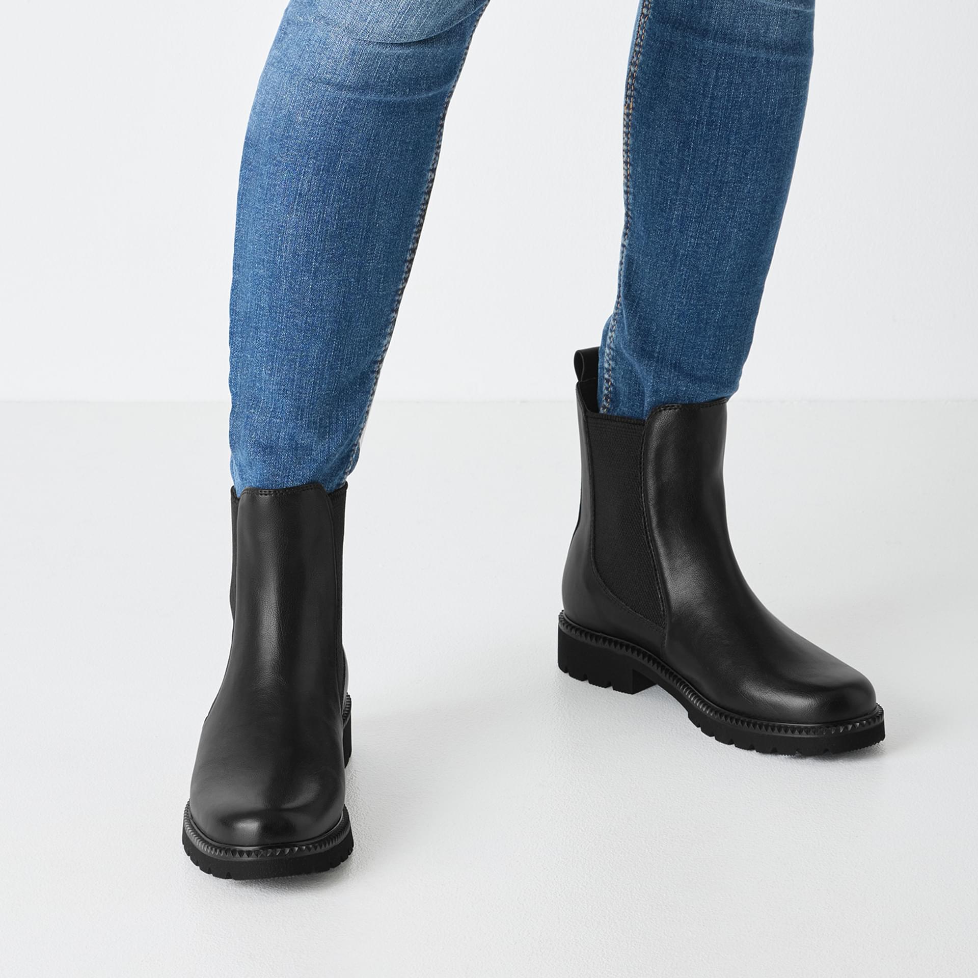 Tamaris Tulsa Chelsea Boots in Black (SKU 1-25417-45--001)