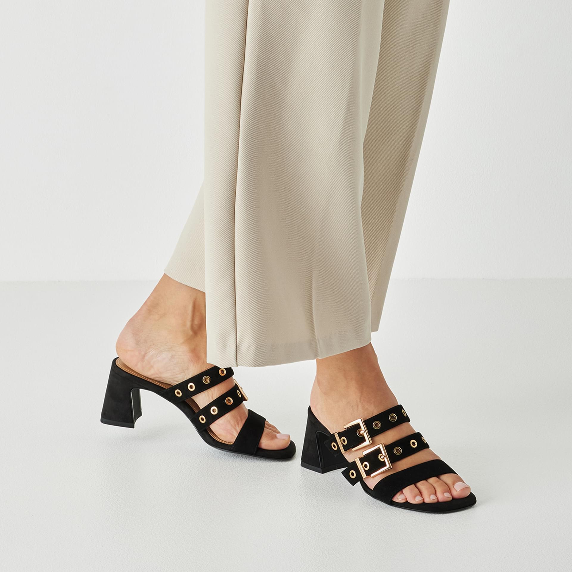 Tamaris Xina Sandals 1-27222-46 in Black