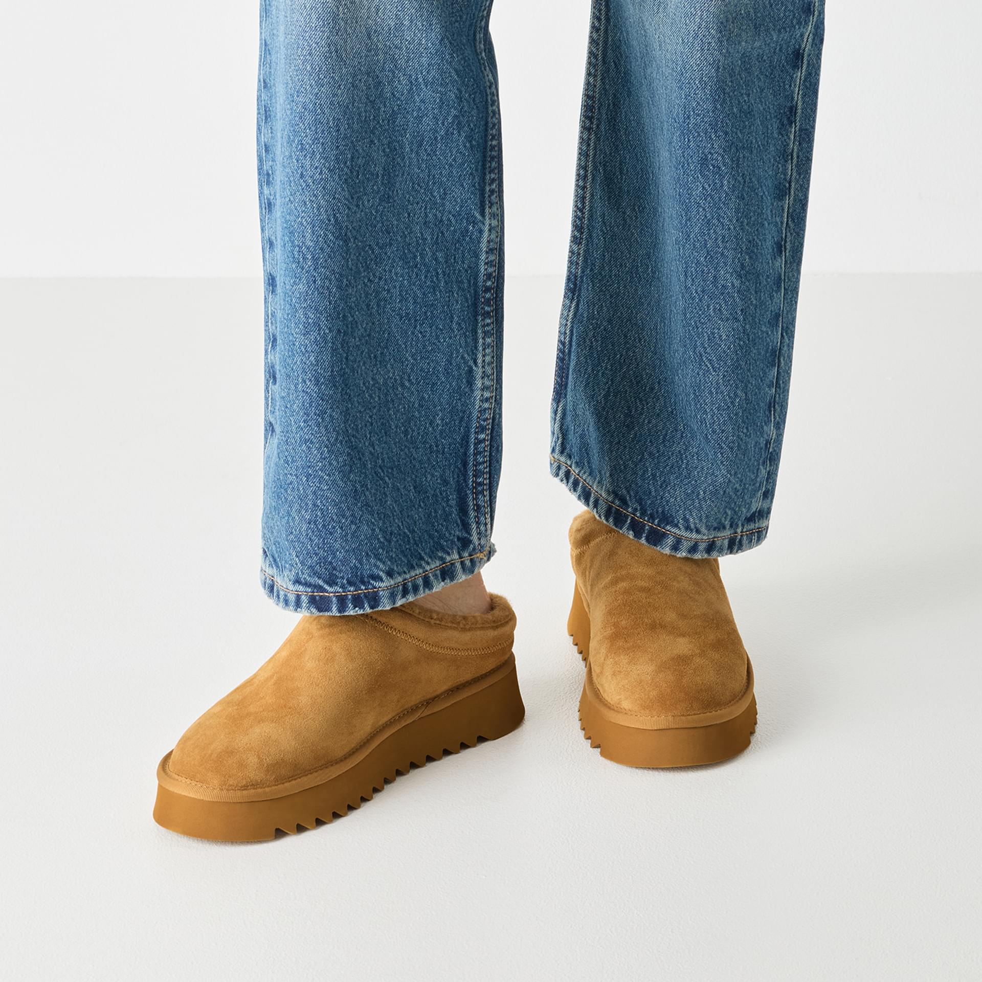 Tamaris Zamora Plats 1-27300-45 in Camel