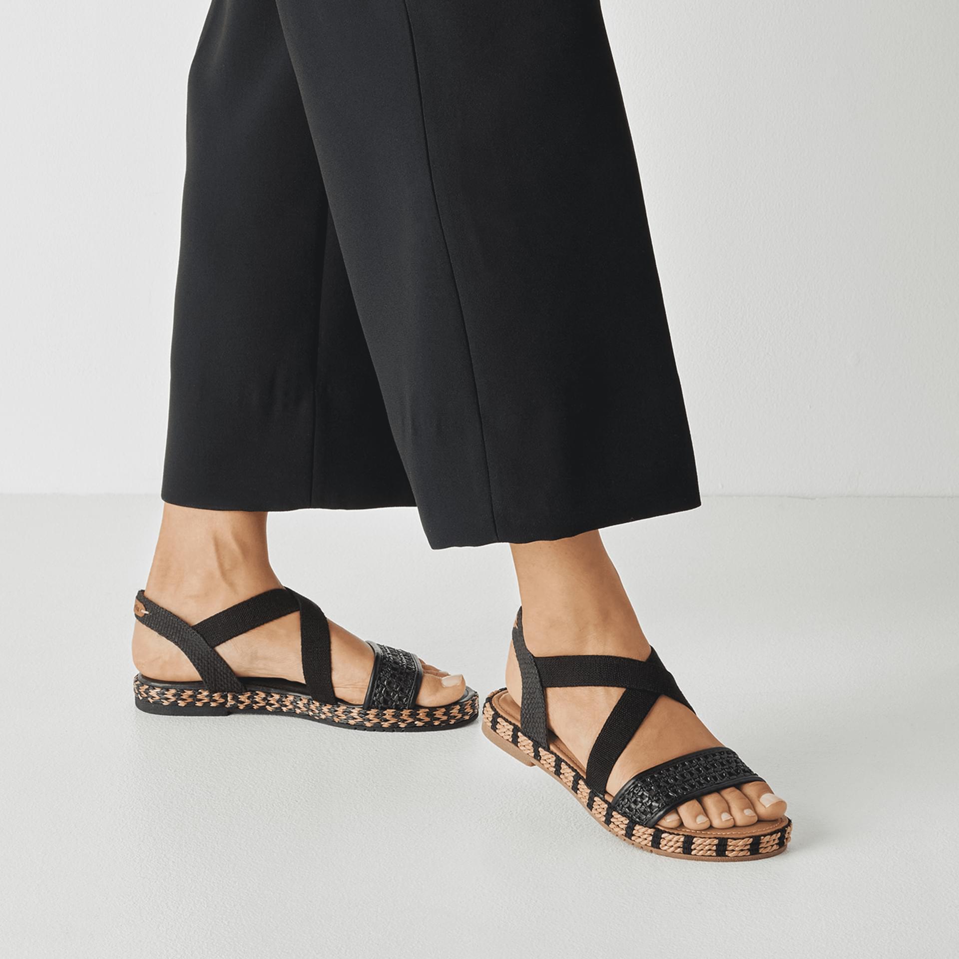 Tamaris Zarima Sandals 1-28110-44 in Black