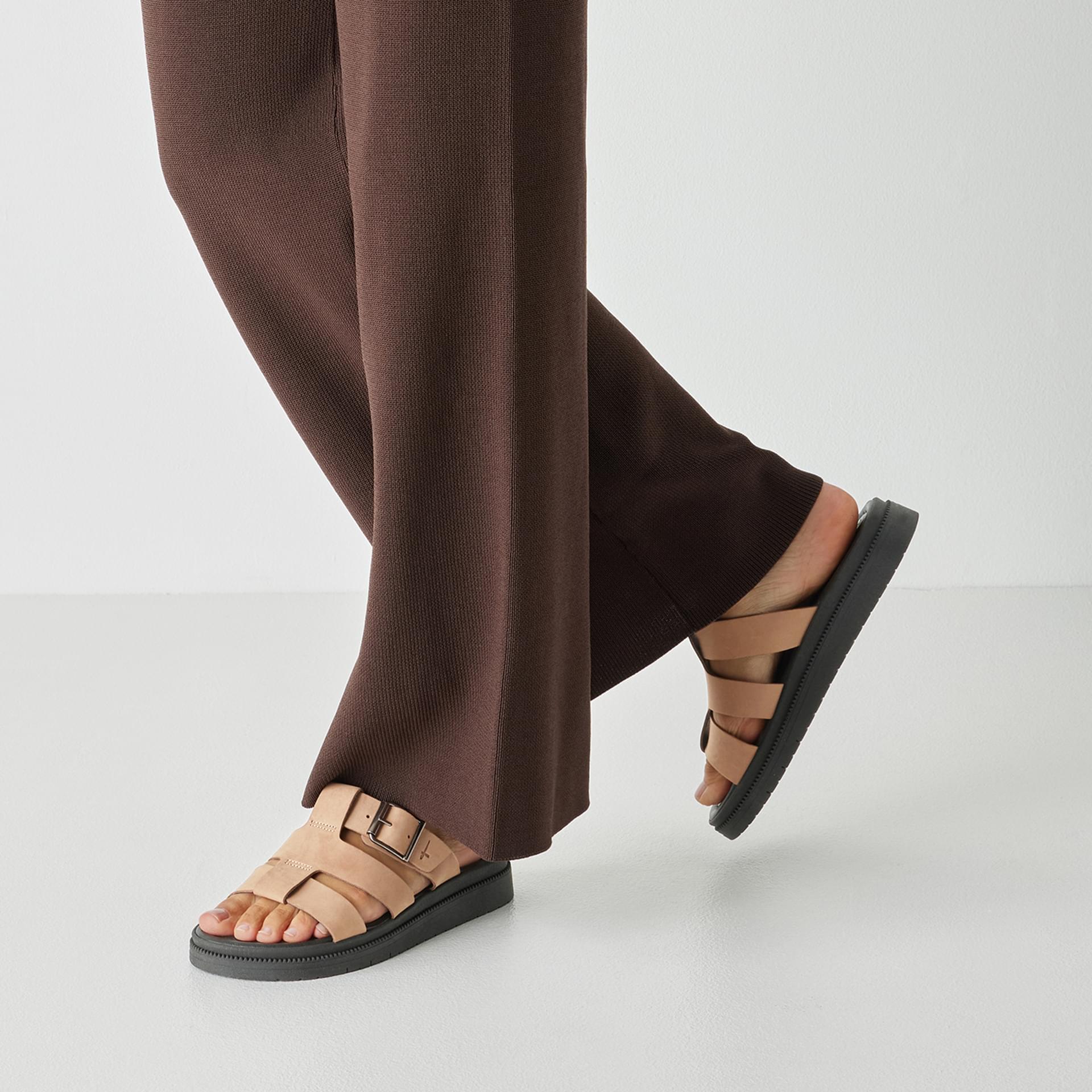 Tamaris Zava Slippers leer in Taupe Nubuc (SKU 1-27102-46--353)