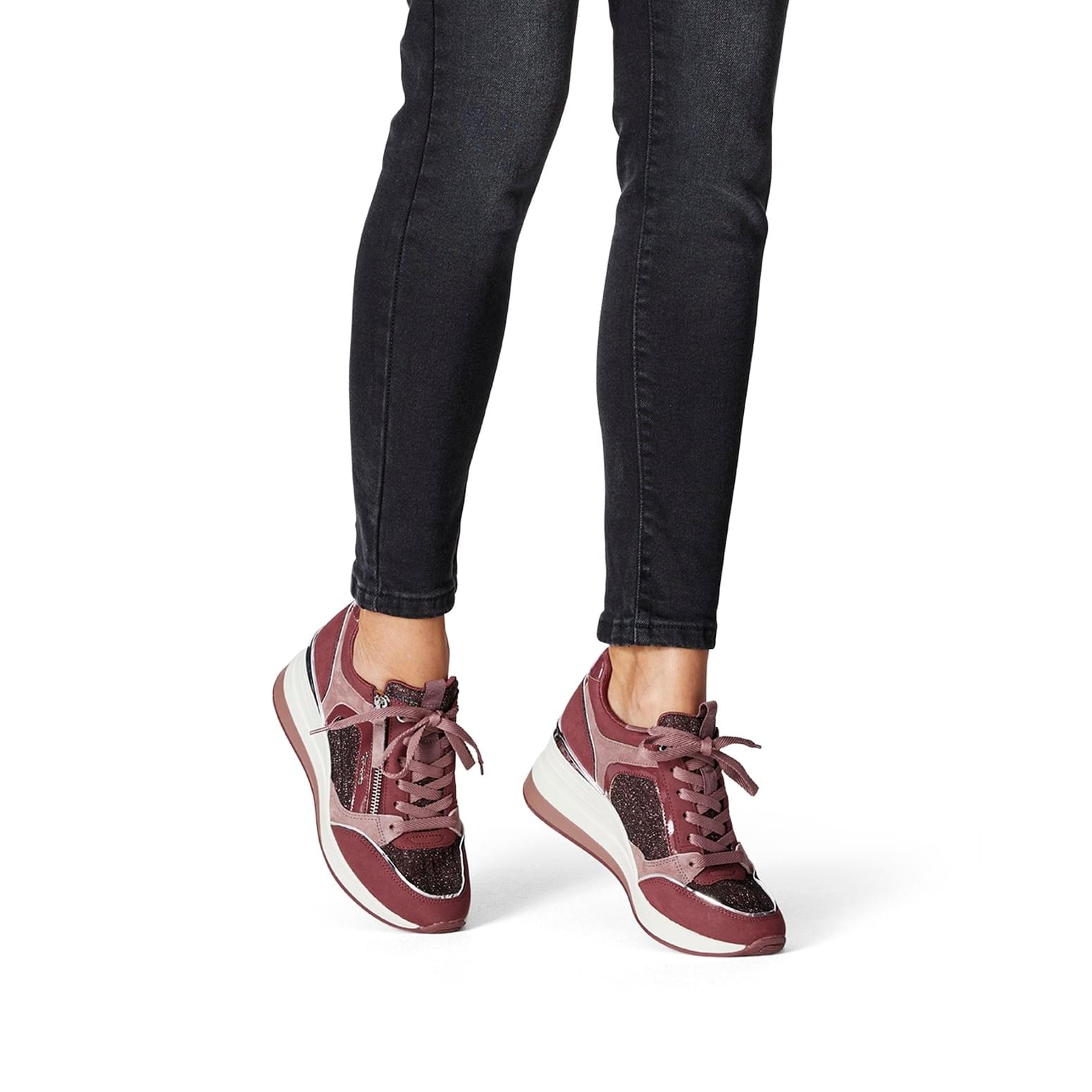 Tamaris Zoe Sneakers 1-23703-41 in Bordeaux Comb