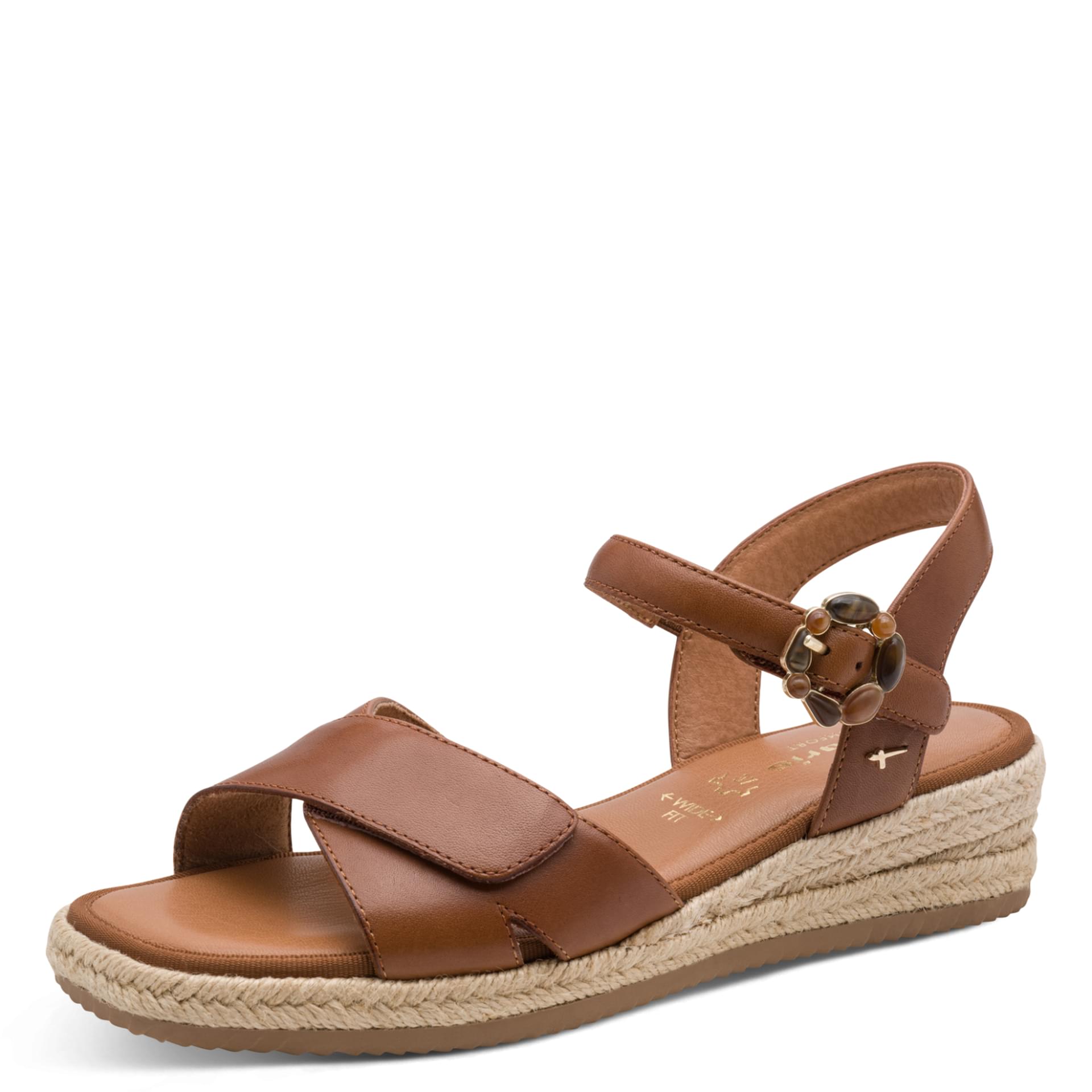 Tamaris Comfort Elsa Sandalen in Nut Nappa, driekwartaanzicht (SKU 8-88208-46--443)