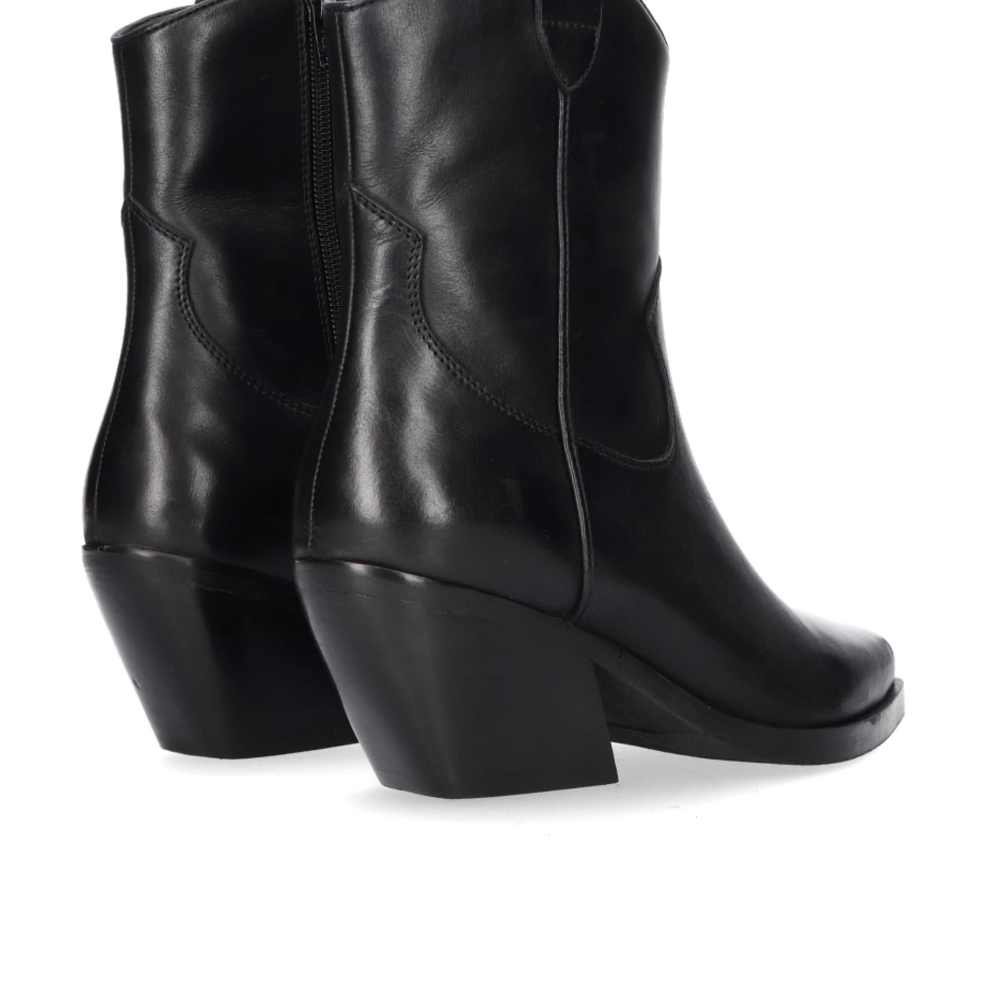 Tango Mavis Boots MAVIS_502 in Black